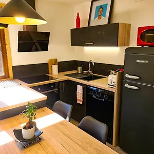  Appartement Appt Tournette - Centre Village, Vue Montagne - Aravistour